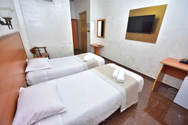 Room 6 of 42