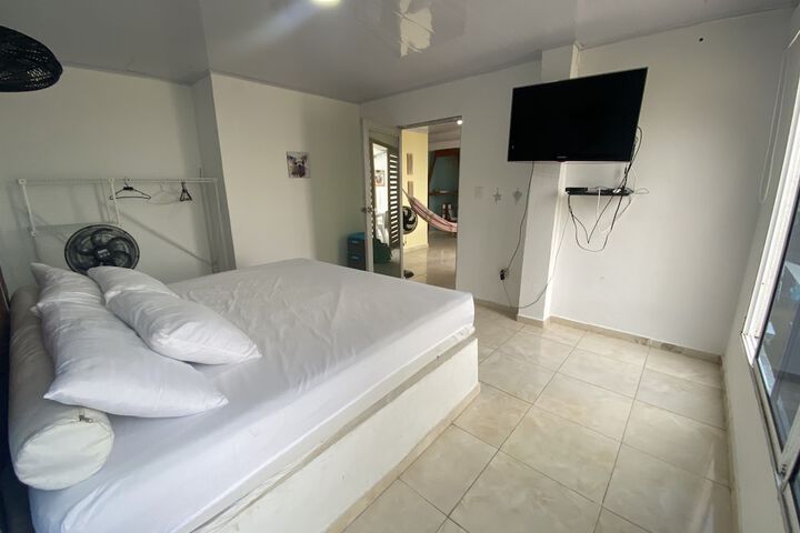 Room 2 of 83