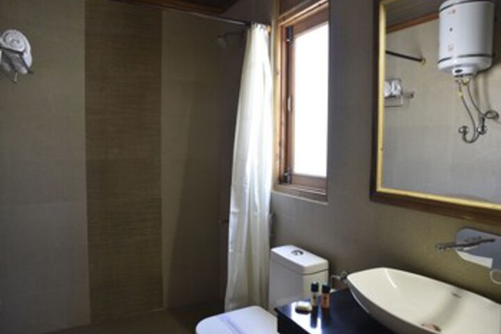 Room 2 of 20