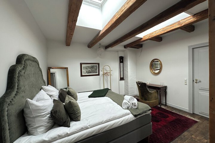 Room 45 of 77