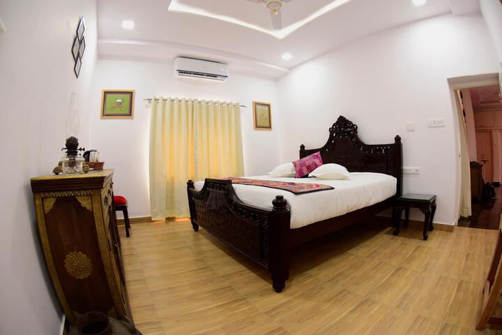 Room 6 of 18
