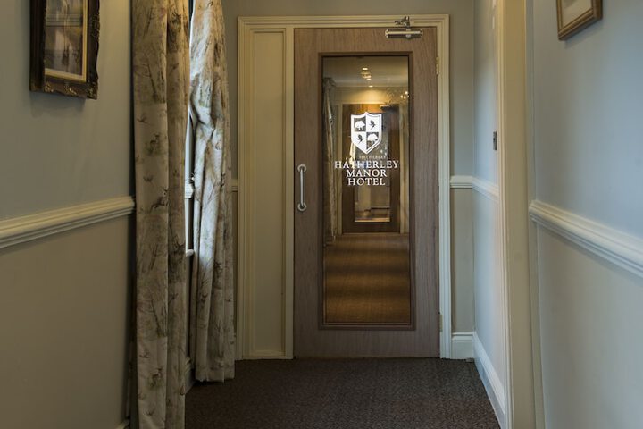 Ballroom/Hall 102 of 109