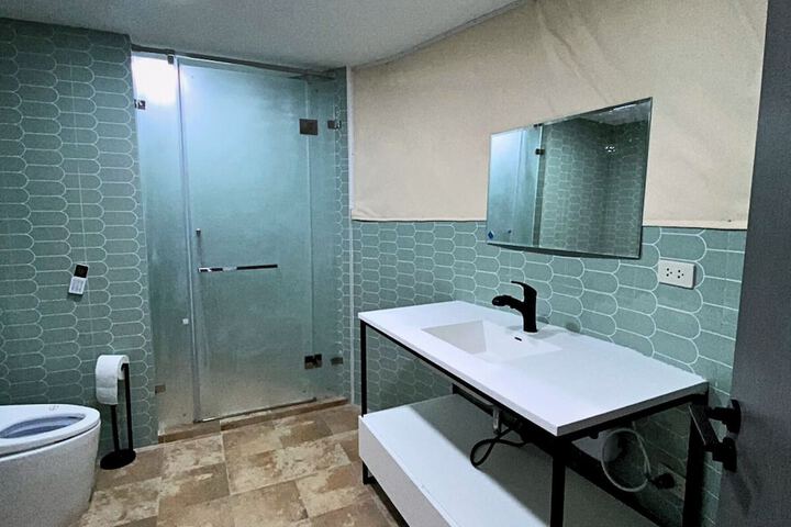 Room 12 of 21