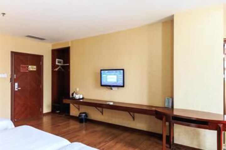 Room 5 of 7