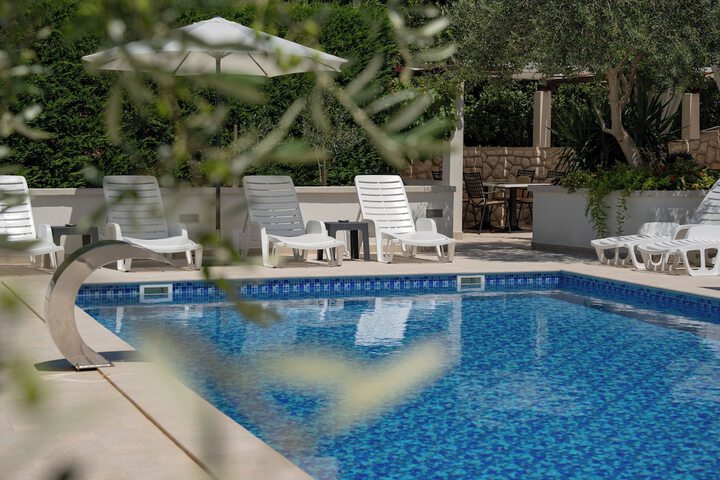 Pool Hotel