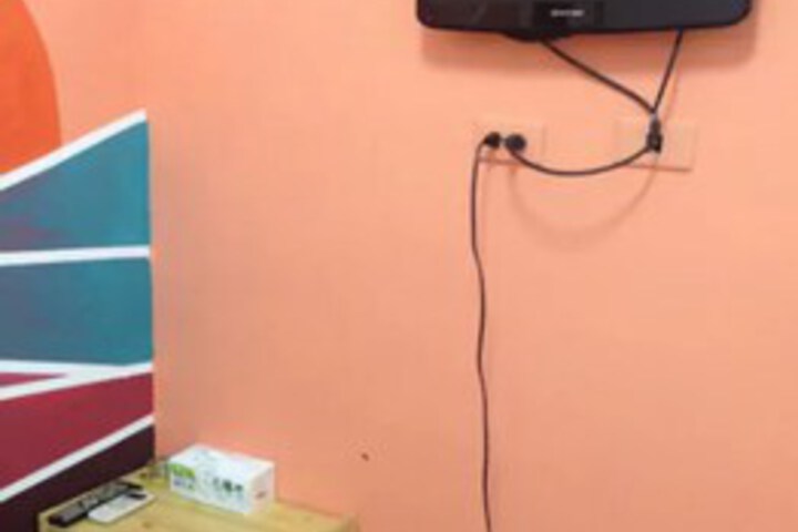 Room 10 of 12