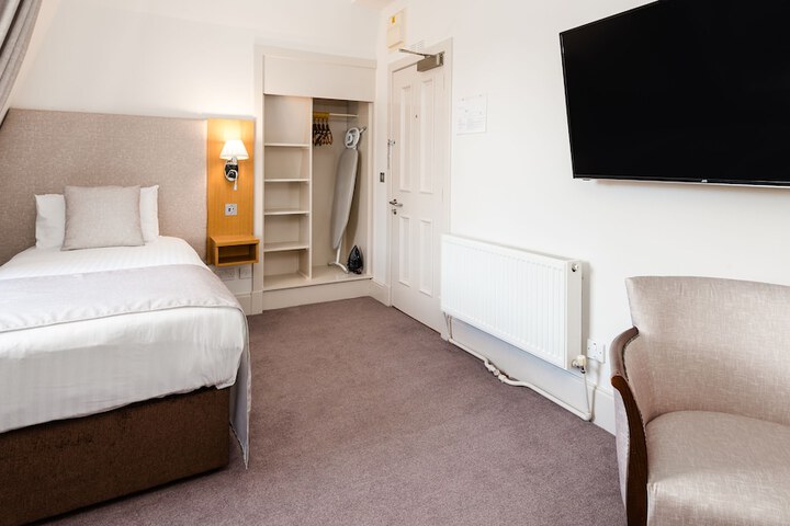 Room 25 of 97