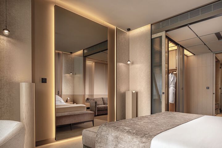 Room 8 of 40