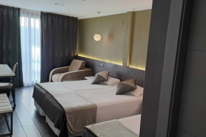 Room 100 of 193