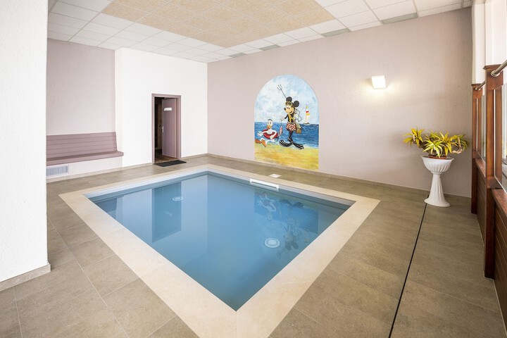 Pool Hotel