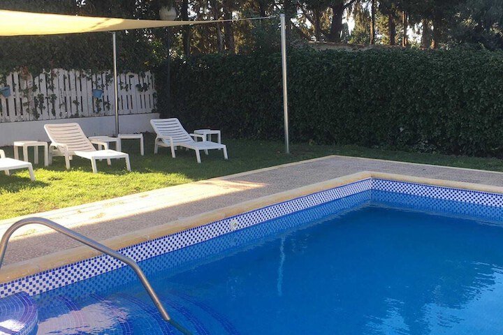 Pool 21 of 28