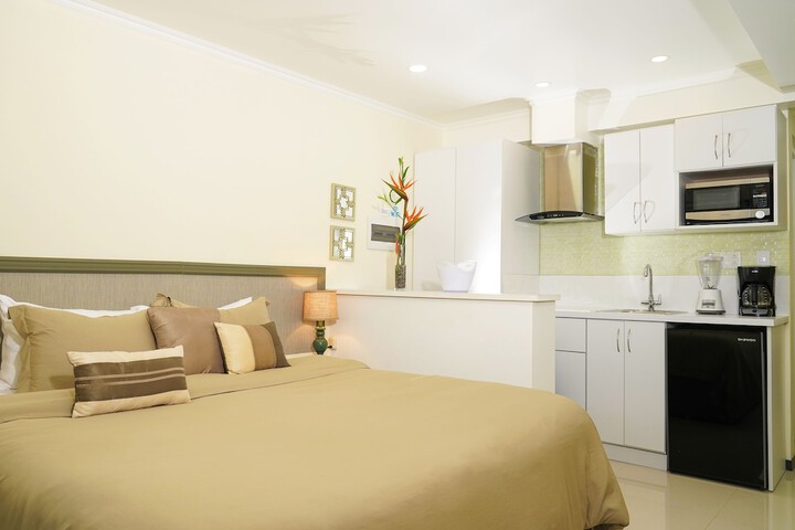 Room 2 of 81