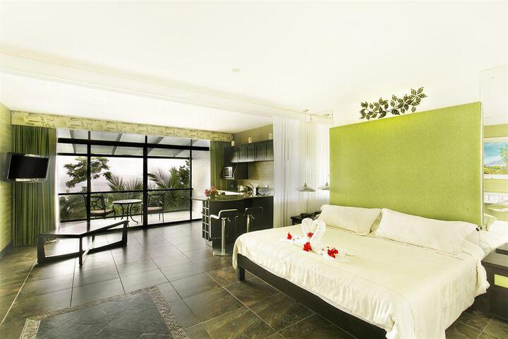Room 102 of 178