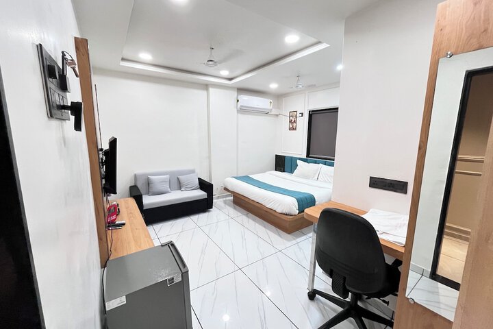 Room 17 of 27