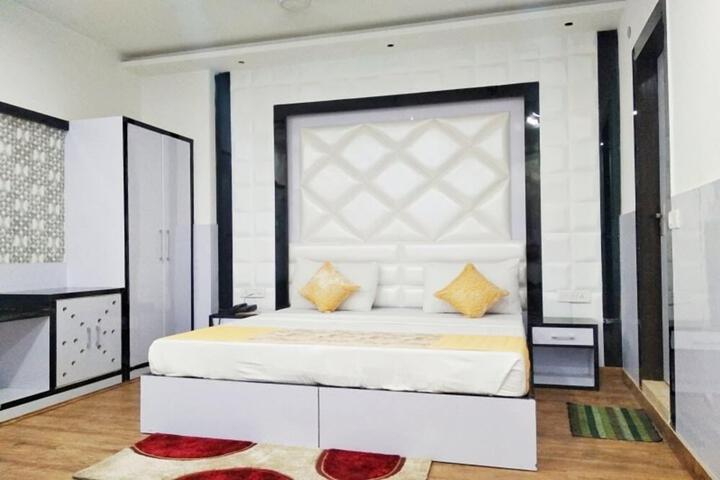 Room 7 of 11
