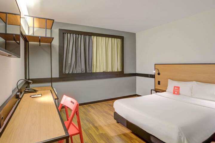 Room 38 of 104