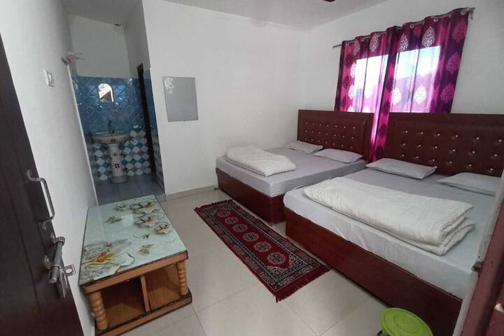 Room 8 of 30