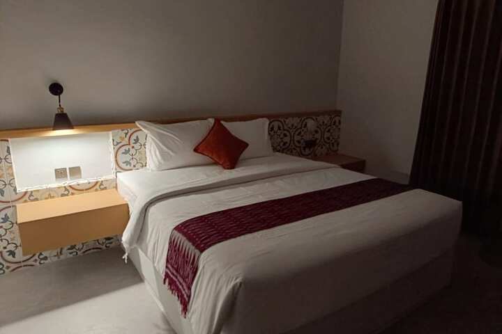 Room 8 of 96