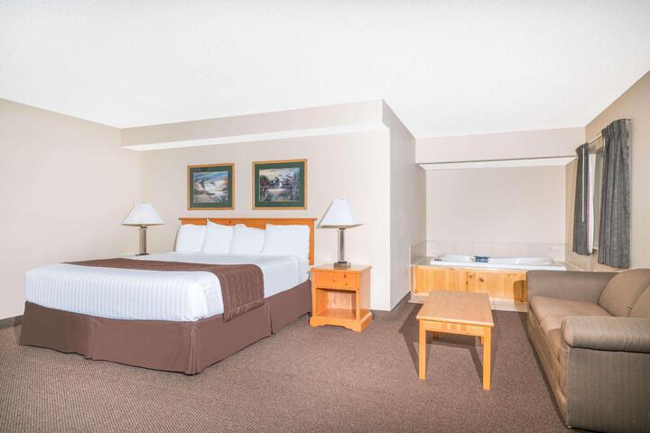 1 King Bed (8 of 10)