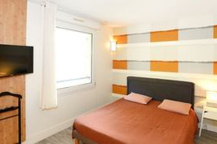 Room 4 of 11