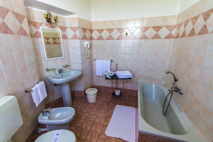 Room 10 of 62