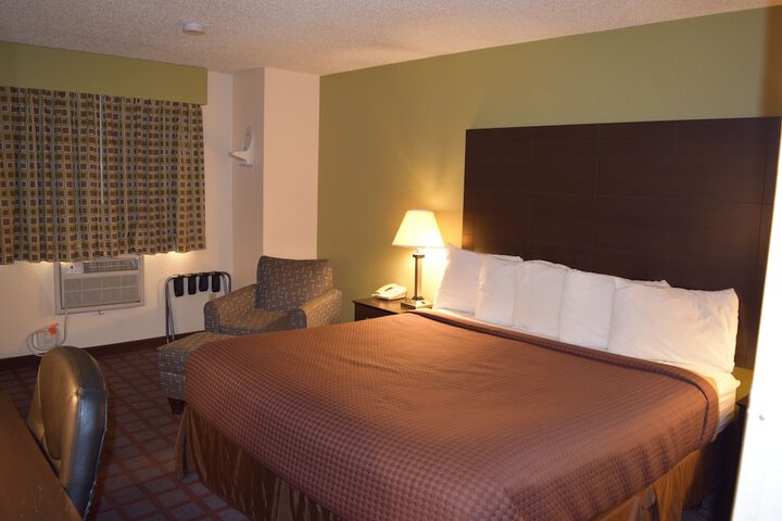1 King Bed (12 of 14)