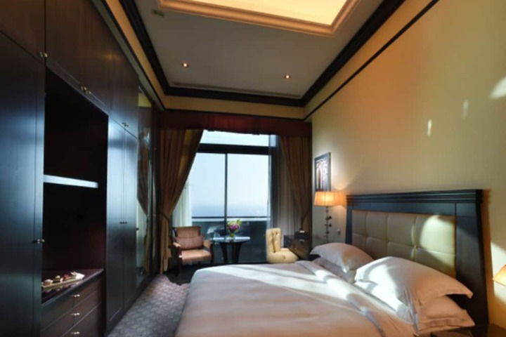 Room 9 of 90
