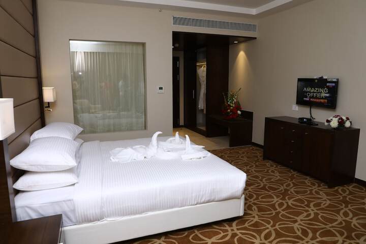 Room 9 of 37