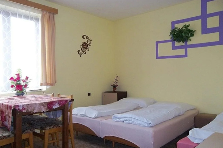 Room 4 of 13