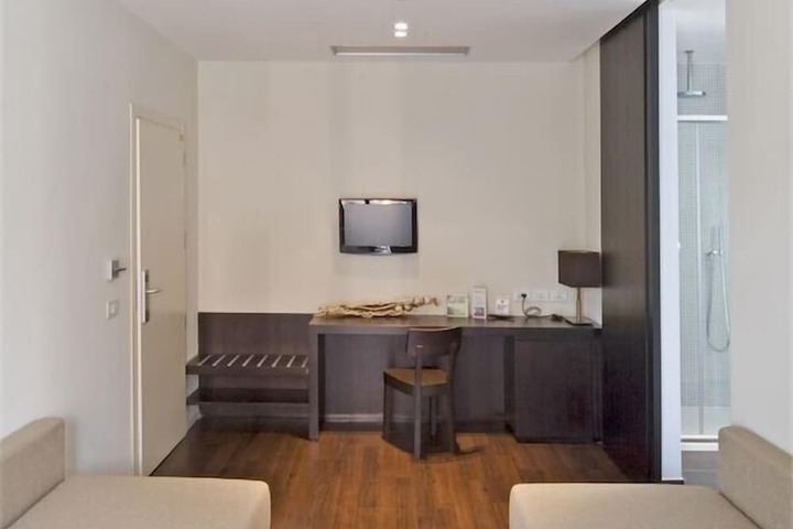 Room 16 of 92