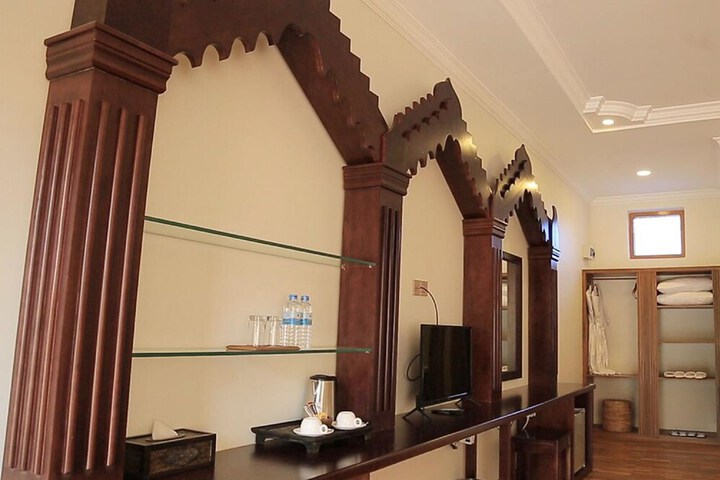 Room 8 of 25
