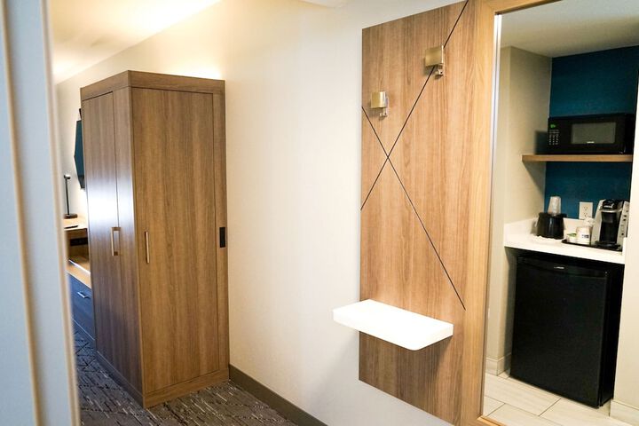 Room 12 of 37