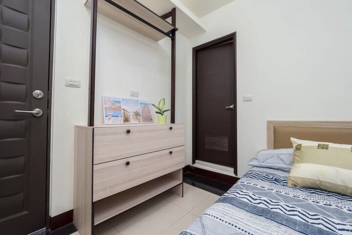 Room 12 of 16