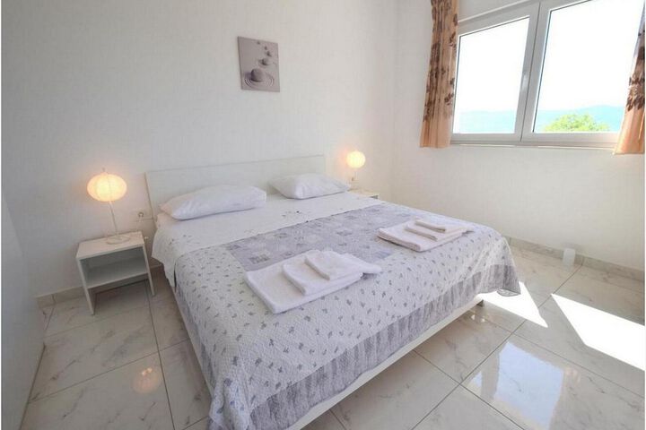 Room 5 of 25