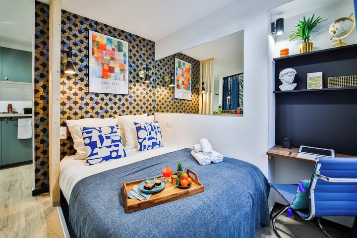 Room 44 of 216