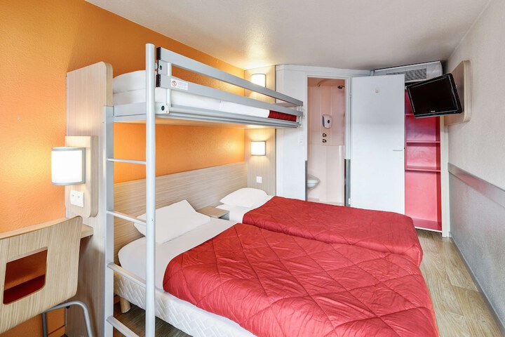 Room 6 of 24
