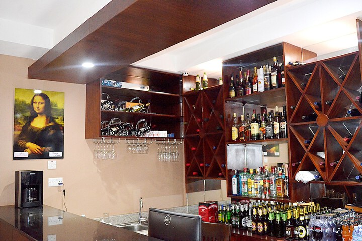 Lounge 42 of 61