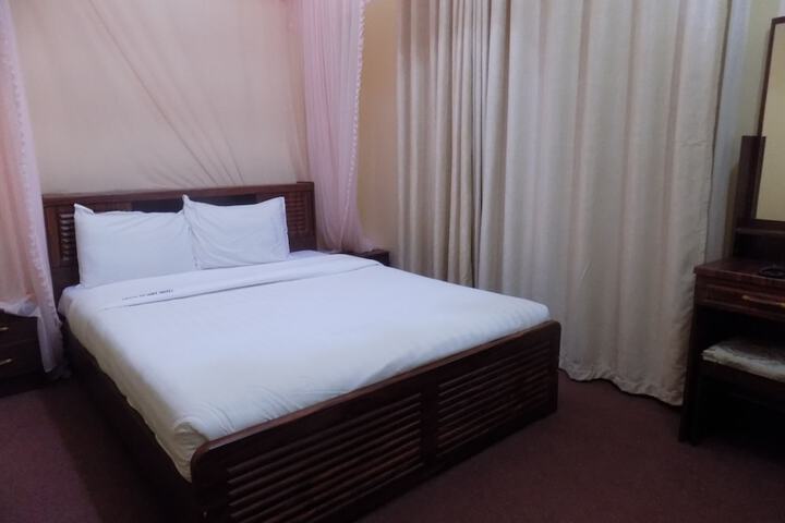 Room 6 of 15