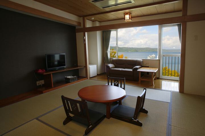 Room 4 of 34