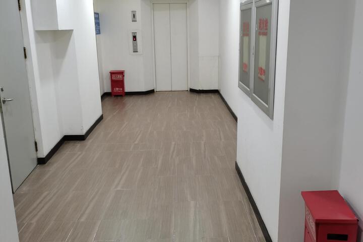 Room 1 of 2