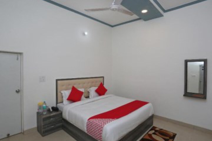 OYO 37555 Bg House