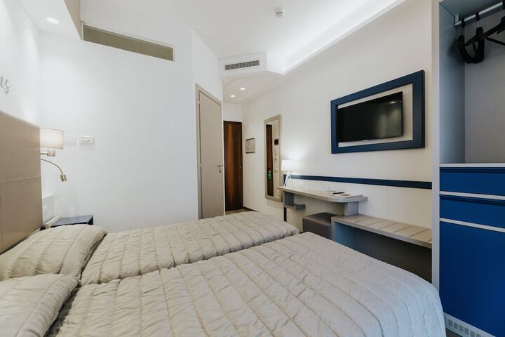 Room 20 of 48
