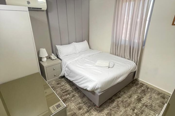 Room 22 of 48
