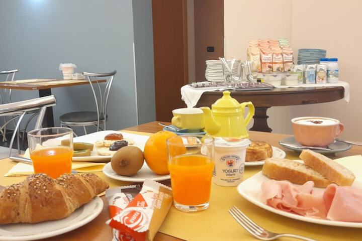 Breakfast/Coffee Service 22 of 27