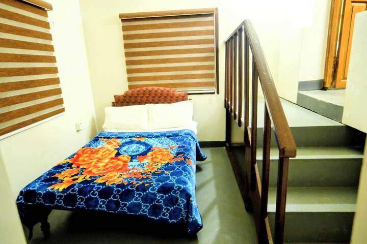 Room 21 of 100