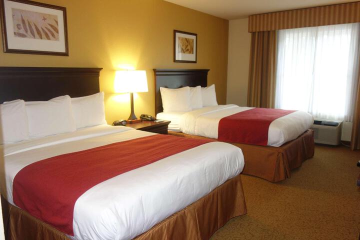 2 Queen Beds (3 of 3)