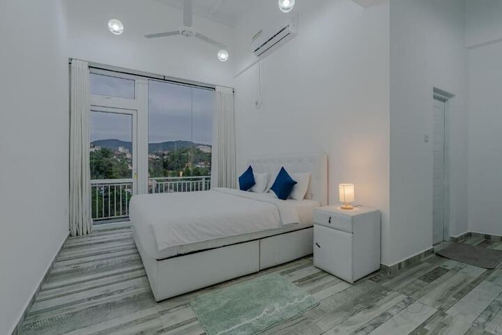 Room 6 of 27