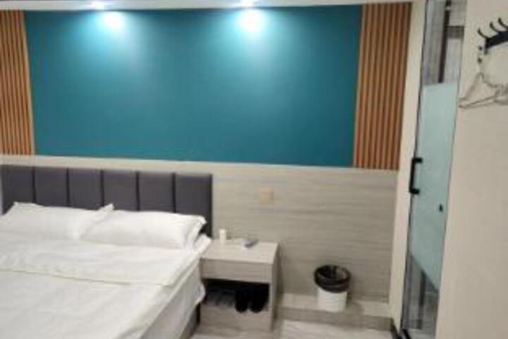 Room 4 of 5