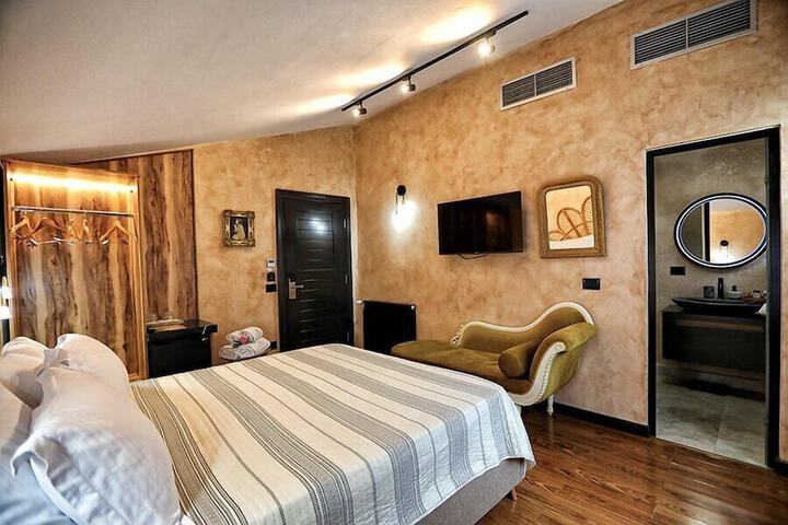 Room 10 of 56