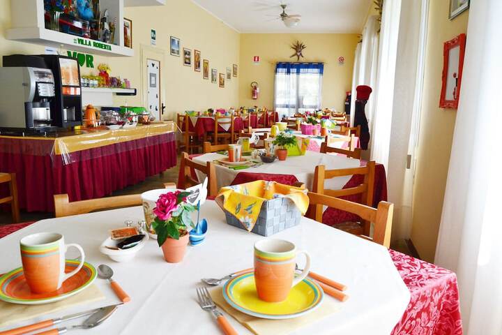 Breakfast/Coffee Service 17 of 27
